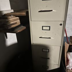 2 Metal Filing Cabinets 4 Draw 