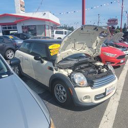 Mini Cooper Cute With Leather, Automatic.