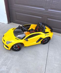 Kids Lamborghini Children Electric Ride needs charger