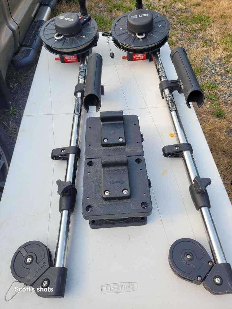 Pair of Scotty Longarm Downriggers