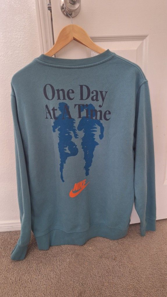 Nike Mens Large Throwback One Day At A Time Green Sweater