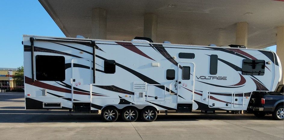 2013 Dutchmen voltage V3600 toy hauler