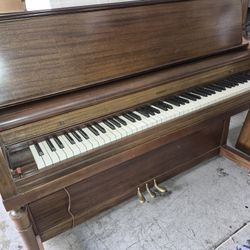 EVERETT PIANO CAN DELIVER LOOKS GREAT