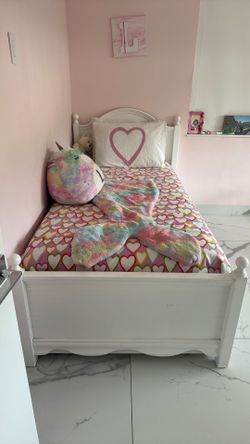 Twin twin bed with trundle