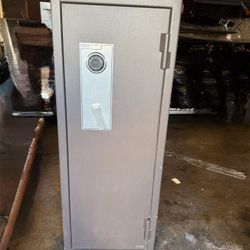 AMERICAN SECURITY GUN SAFE. IT MEASURES 22 WIDE, 15 DEEP AND 60  INCHES TALL. $300.00 OR BEST OFFER.