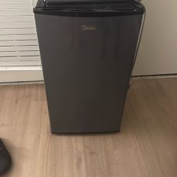 Mini Fridge 