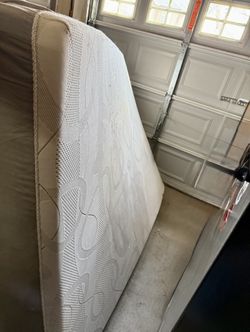 Queen Memory Foam Mattress – Great Condition - CC Accepted