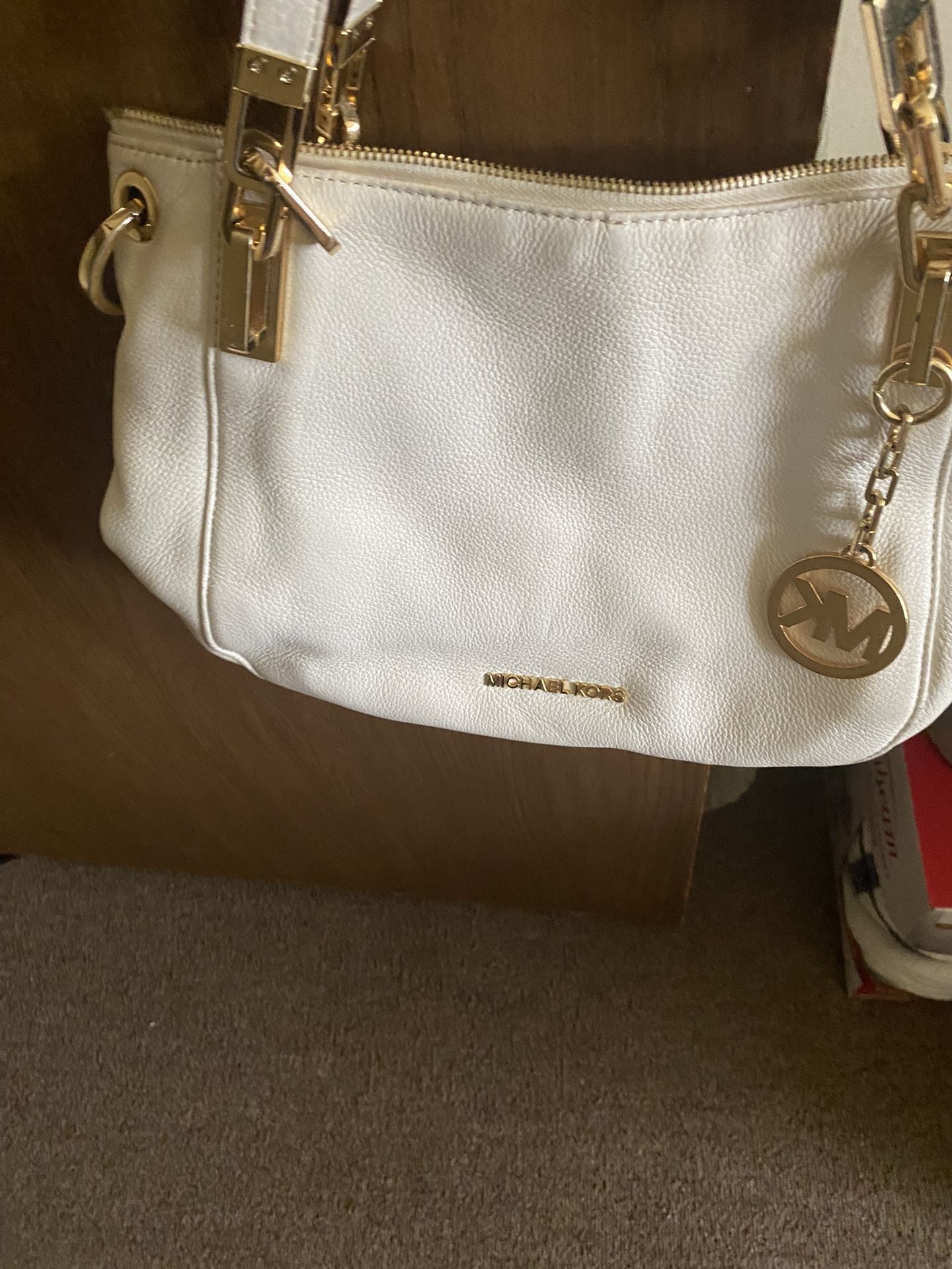 Micheal Kors Beautiful Bag With White Mk Wallet