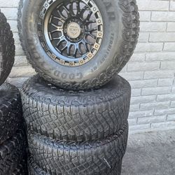 Vendo Set De Rines Nuevos 17x9 De Ancho De 6-139.7 Lugs Con Llantas 315/70/R17 Bfgoodrich ✅🔥💯