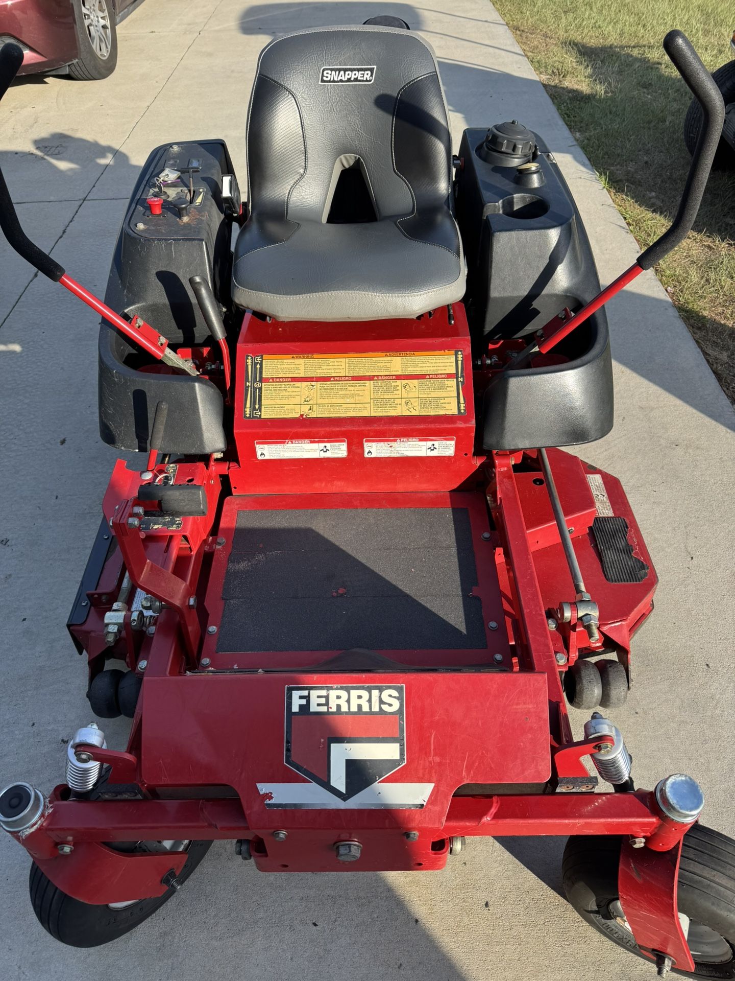 Zero- Turn Riding Lawn Mower
