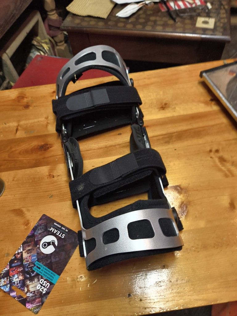 Knee Brace