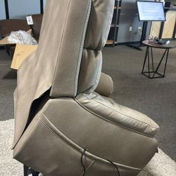 OM• $38 Initial • Brand New// Power Lift Recliner  Durapella Chair 