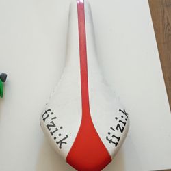 Fizik Road Bike Saddle White Red
