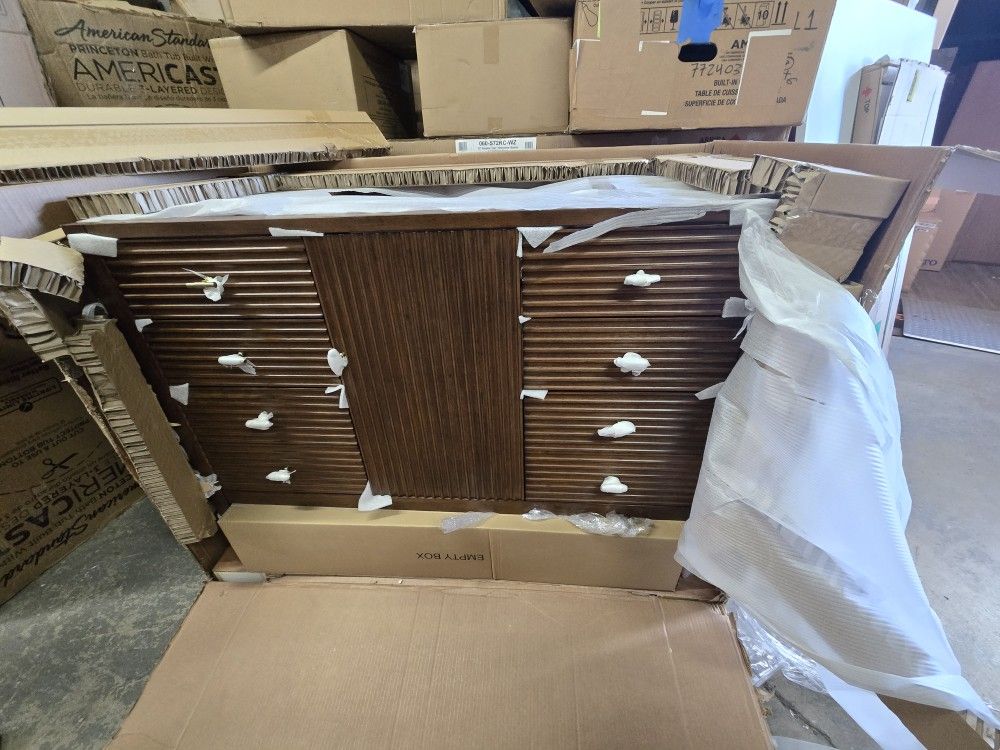 James Martin Vanities
Myrrin 48" Single Basin Wood Vanity Set with 3cm White Zeus Silestone Quartz Vanity Top, Rectangular Sink and Electrical Outlet 