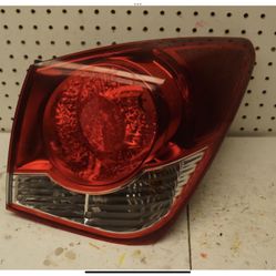2011 2015 CHEVY CRUZE RIGHT SIDE TAIL LIGHT OEM