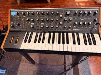 Moog Sub37 2026