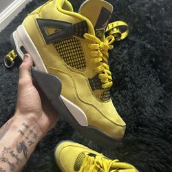 Jordan 4 Retro OG “ Lightning” Size 10.5