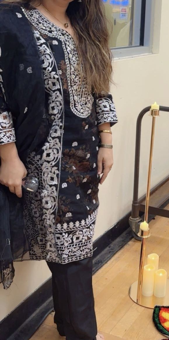 Indian/ Pakistani Dress For Sale Size Medium