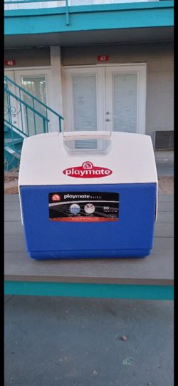 Big playmate cooler 16 Qt Pickup 2-11 pm rainbow/charleston cash only read description