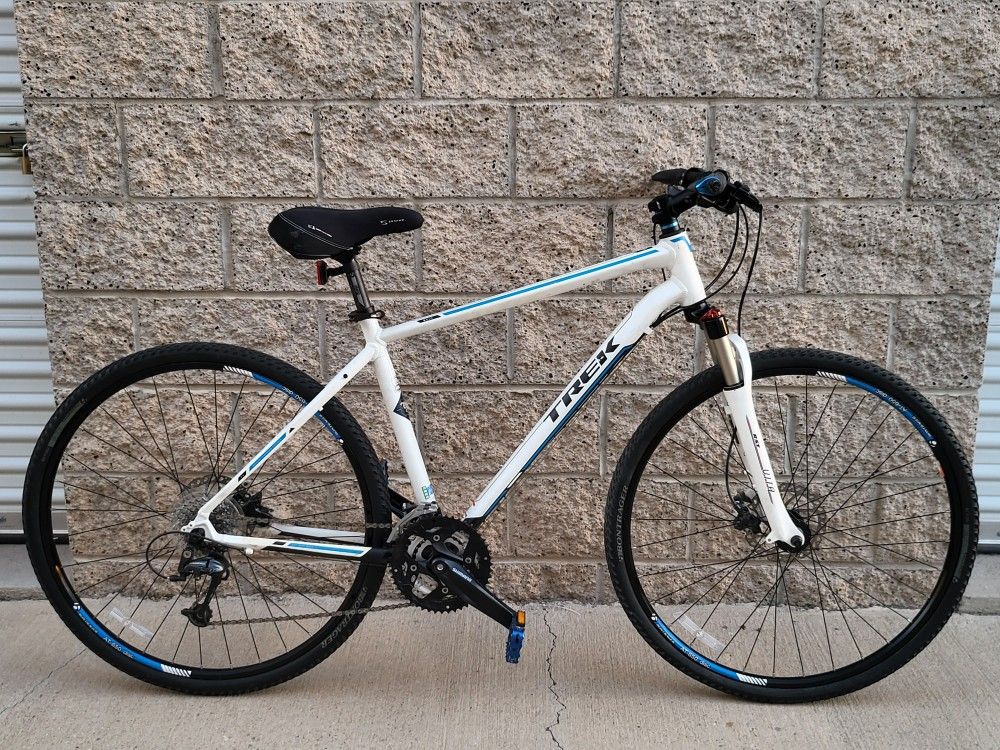 TREK Hybrid Gravel Road Bike w Hydraulic Disc Brakes - Medium Frame - Great Condition