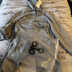 Grey Alo set men’s small