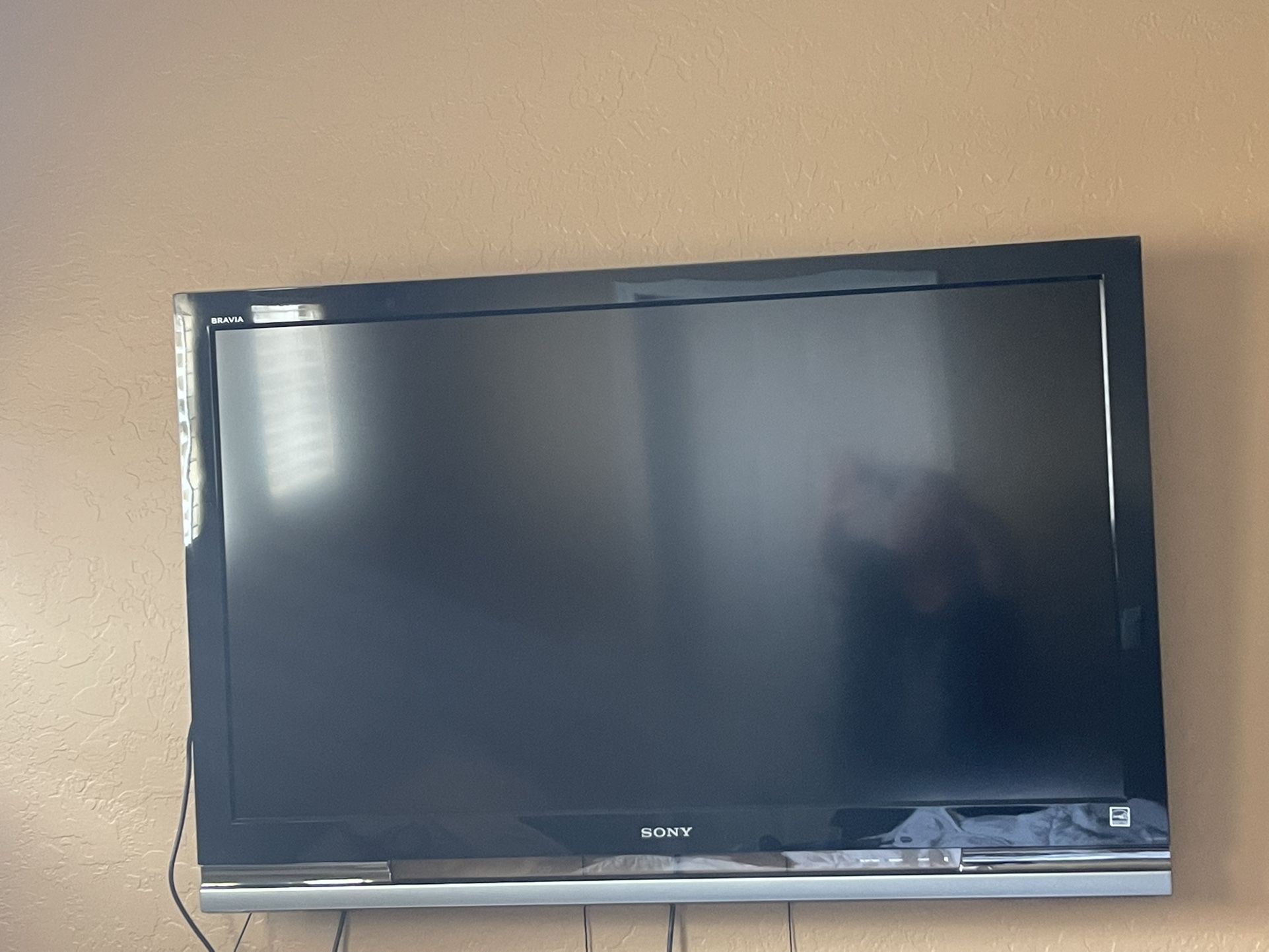 LCD 45” flat screen not a smart tv comes with original remote no stand