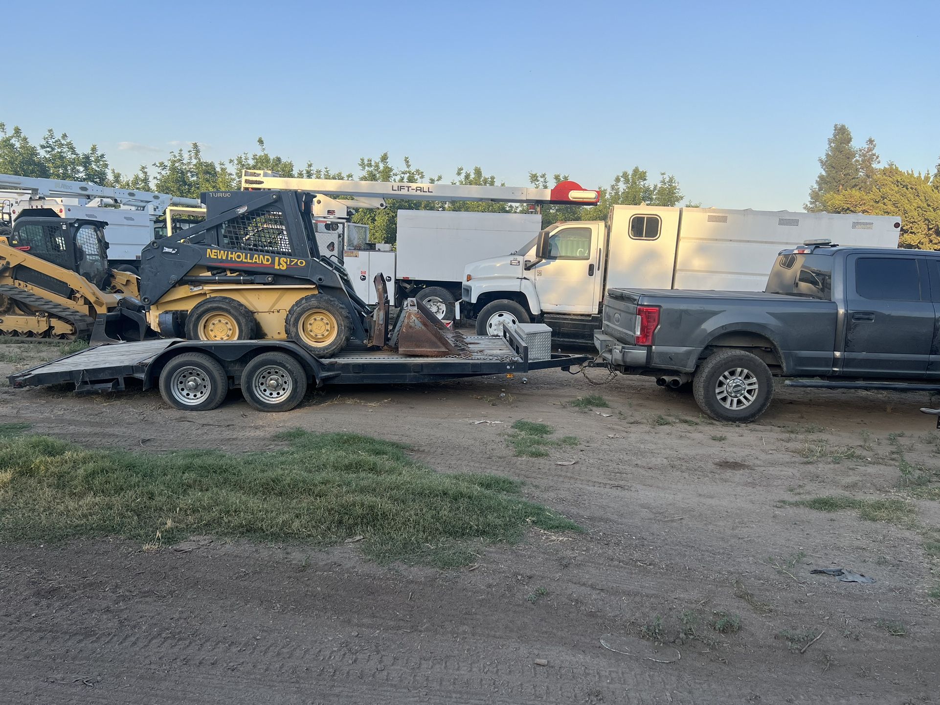 2005 New Holland LS170 Skid Steer for Sale in Visalia, CA OfferUp