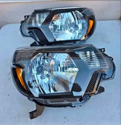 12-15 Toyota Tacoma Headlights Luces Micas Calaveras Faros Faroles Focos
Headlamps