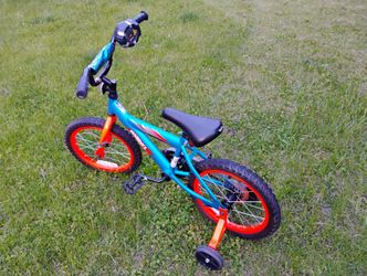 New 16" Hot Wheels Dynacraft