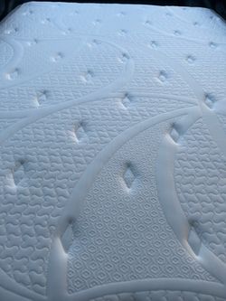 White Quilted Pillow Top Mattress Full-size