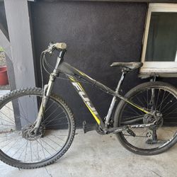 Fuji Nevada mountain Bike 29er