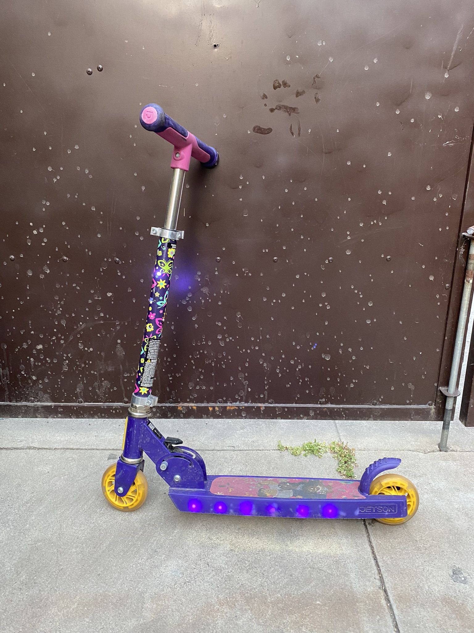 Encanto 2-Wheel Light-Up Kick Jetson Scooter, Sparkling LED lights in the frame and wheels. Foldable, height-adjustable, and smooth rolling.