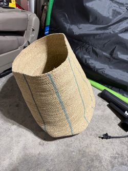 Floppy wicker blanket bin