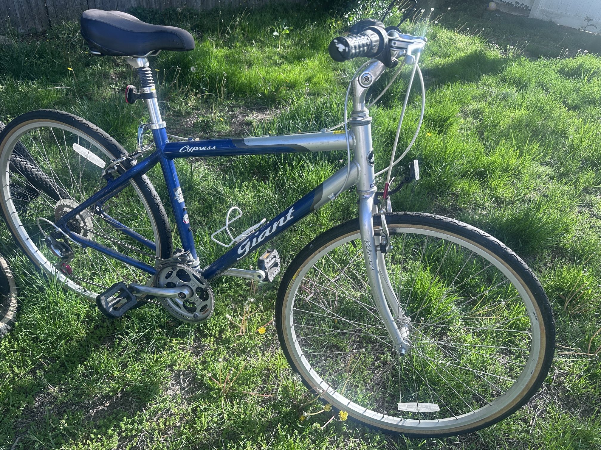 GIANT ROAD HYBRID BIKE 700c tires bicycle