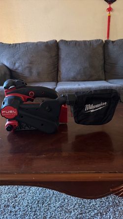 Milwaukee battery powered belt sander M18