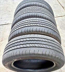 215-55-17 Vendo set se Tires con 80% de vida las 4