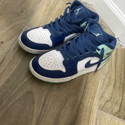 Air Jordan 1 Mid 'Blue Mint