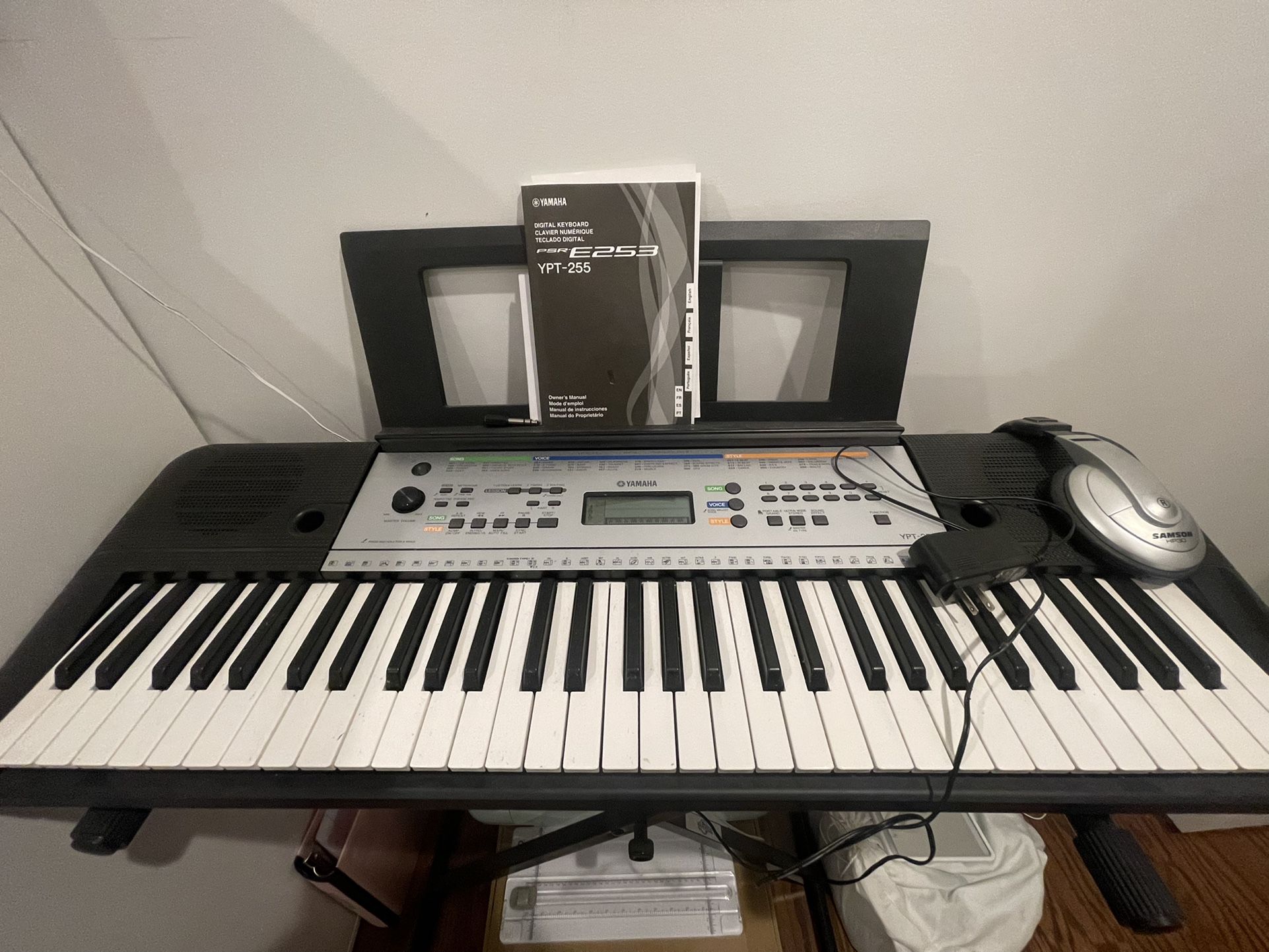Yamaha Keyboard Stand And Headphones 