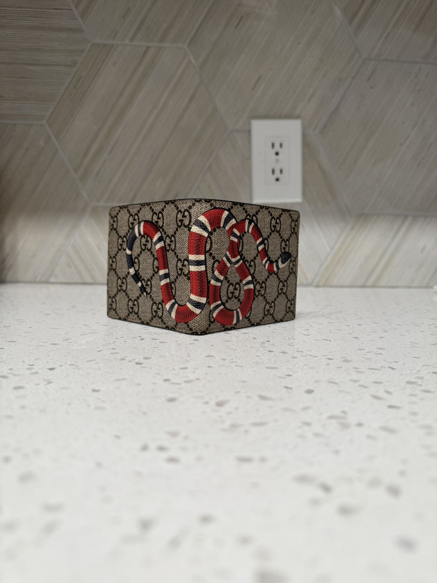 NEED SOLD Brand new Gucci Wallet