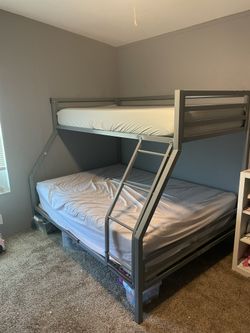 Twin/Full Bunk Bed