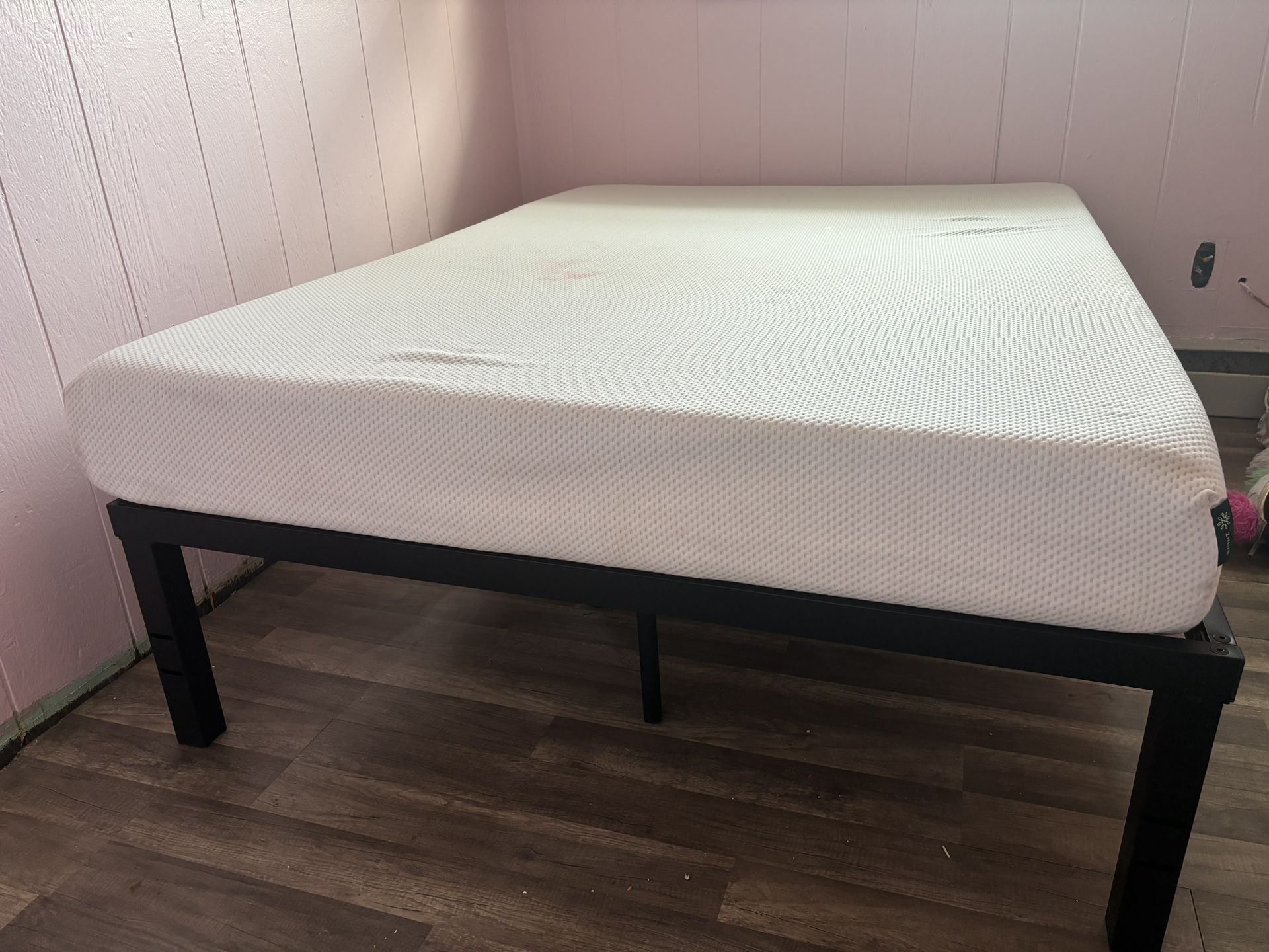 Full Memory Foam Mattress With Frame 