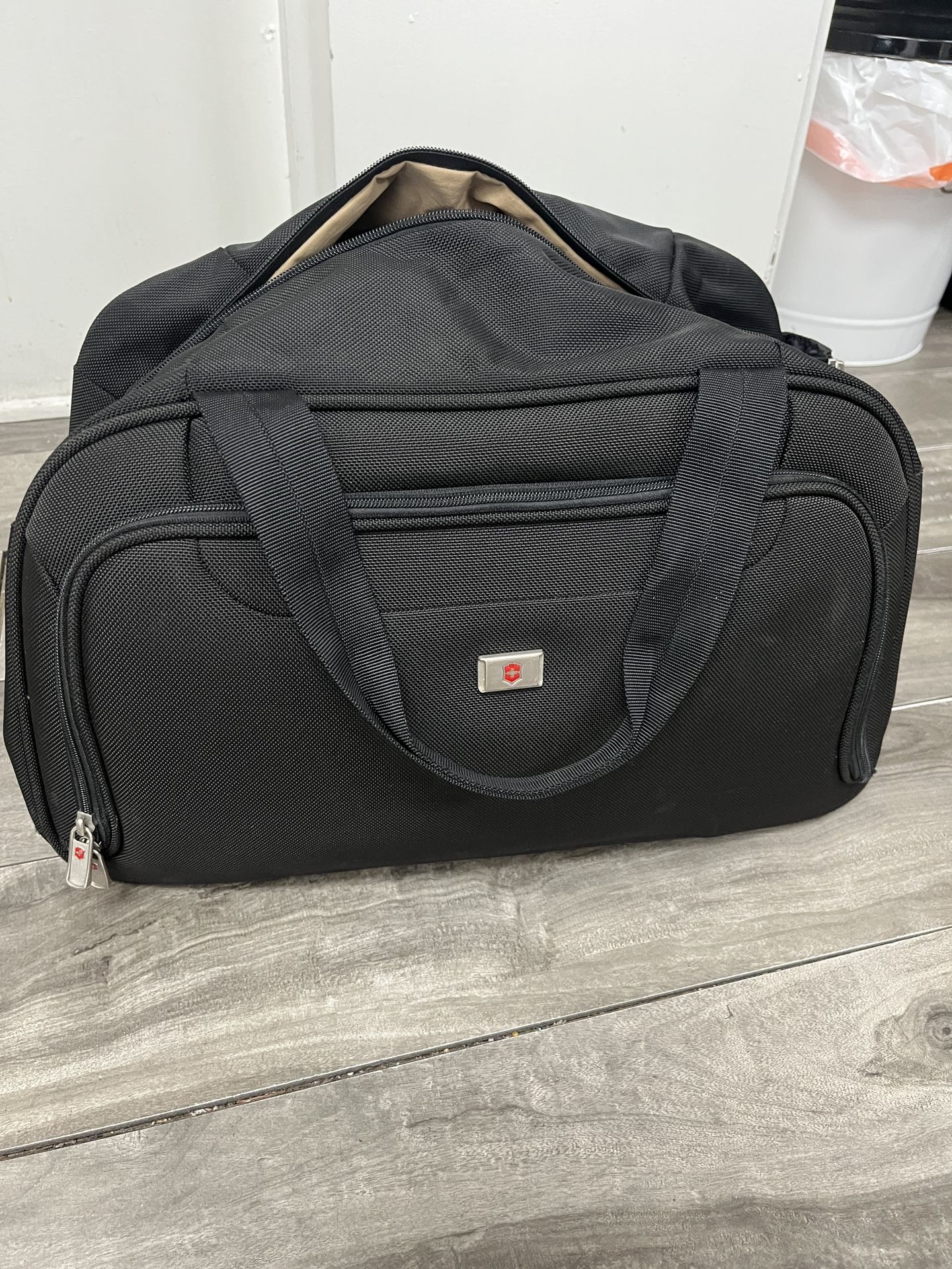 Victorinox Swiss Army 19”Under Seat Duffel Bag “Trooper”!