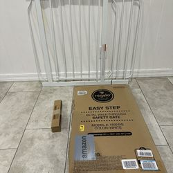 Wide Pet Gate / Baby Gate - Fits Openings 29” - 38.5”