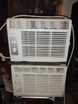 Air conditioner 5000 BTUS in good condition