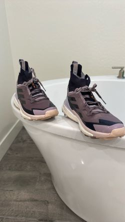 Women's hiking shoe size 8