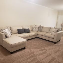 Rooms To Go Pull Out Bed Sectional Less Than A Year Old 