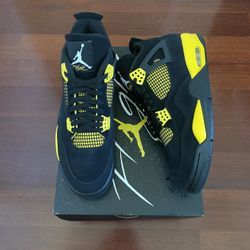 Nike Jordan 4 Thunder