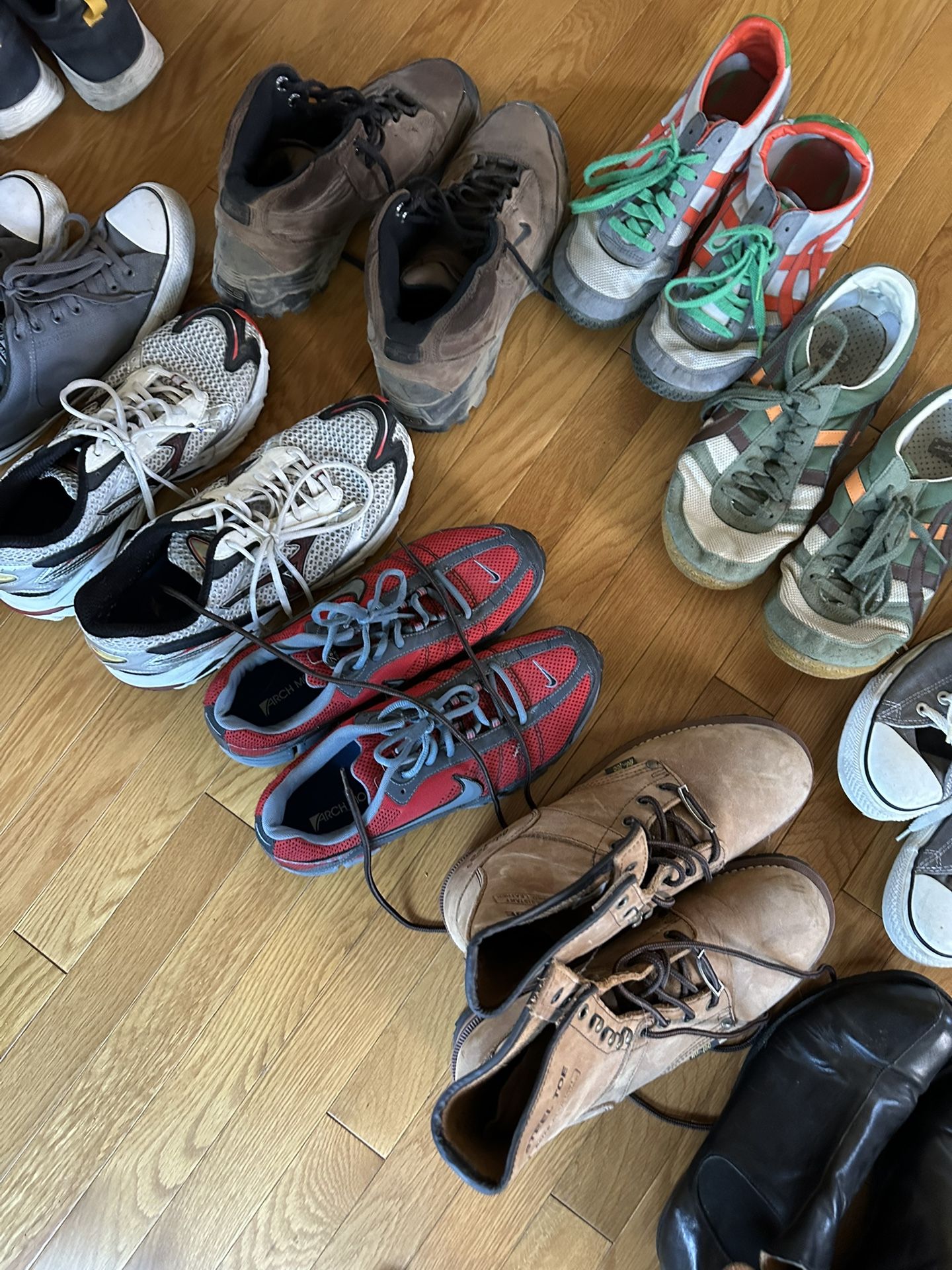 20 Pairs Of Size 10-10.5 Men’s Shoes-super Deal!