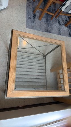 Table with the removable glass top