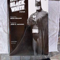 DC COLLECTABLES Batman Black And White Statue 